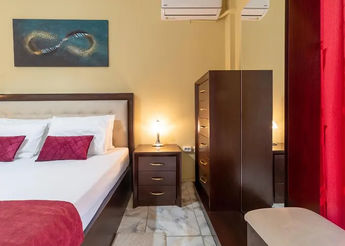 Johnny\'S Three Bedroom Apartment