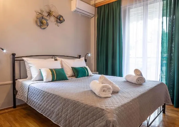 Johnny\'S Three Bedroom Apartment