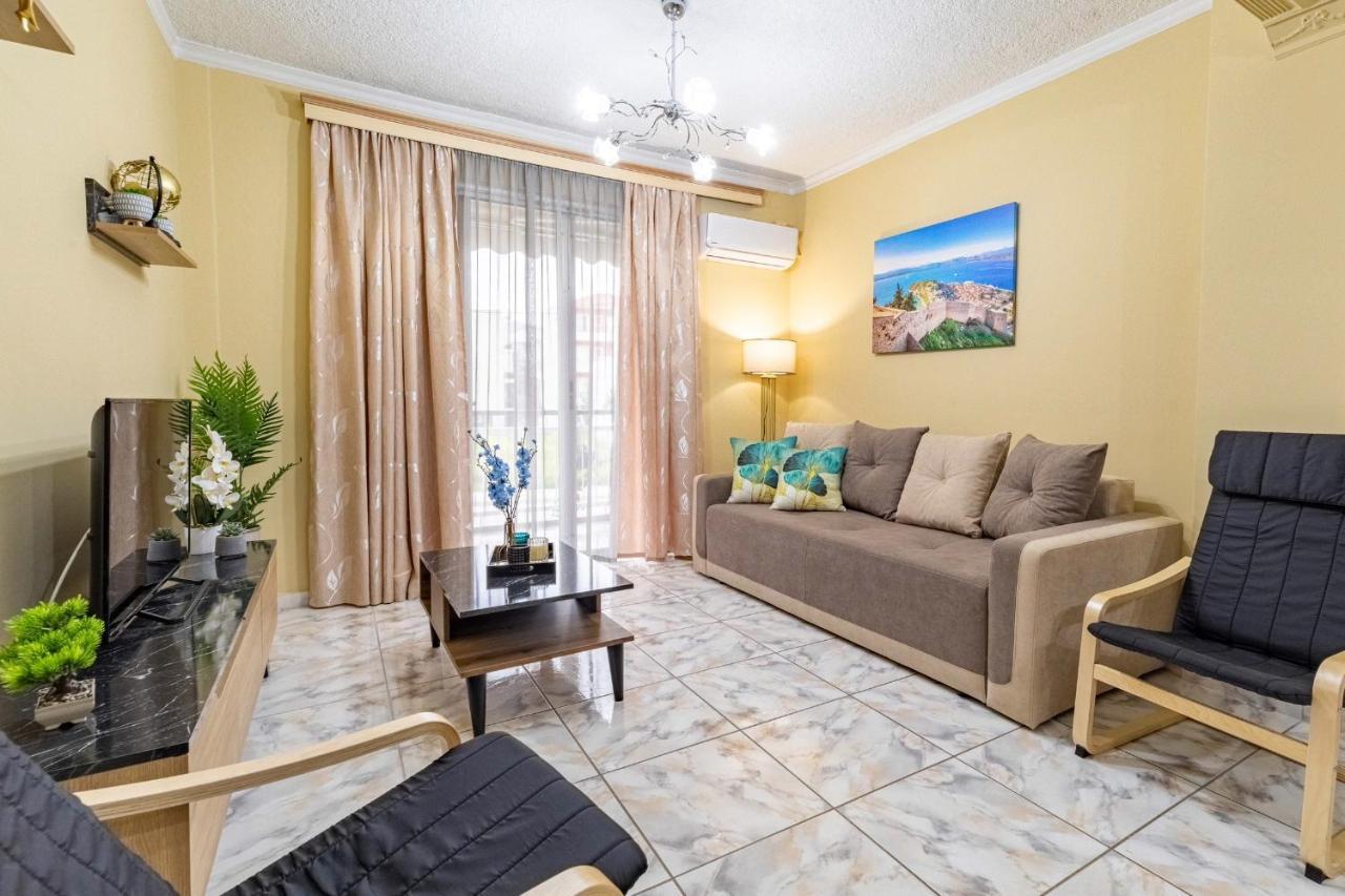 Johnny's Three Bedroom Apartment *