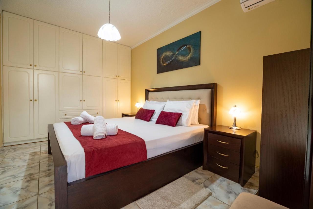 Johnny's Three Bedroom Apartment *